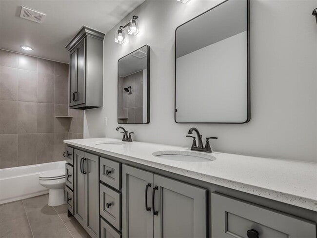 Building Photo - 8322 Robin Wy