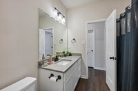 Building Photo - 716 Killam Dr