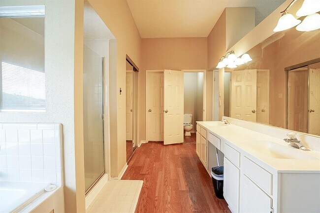 Building Photo - 1246 Manchester Cir