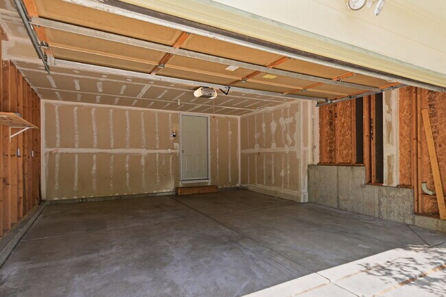 Building Photo - $2,995.95 | 4 Bed, 2 Bath Single Family Westminster Home – Central A/C and heating, In Unit Washe...