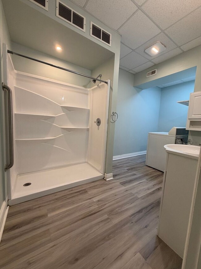 Building Photo - 2 Bedroom - All Utilities Included!!