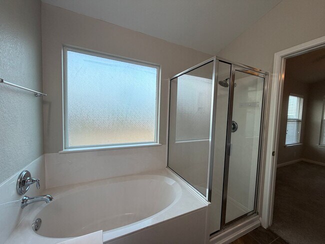 Building Photo - Lovely 3/2 in Gardens of Ranch Estates, NBTX