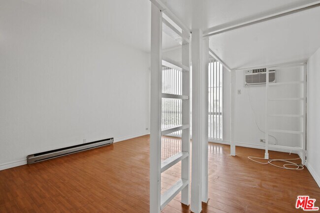 Building Photo - 1440 Veteran Ave