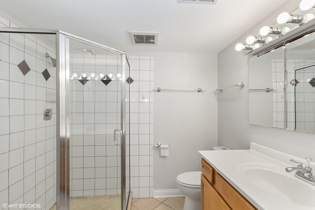 Building Photo - 1295 N Sterling Ave