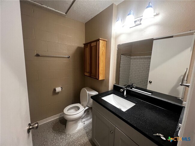 Building Photo - 200 Olsens Acres