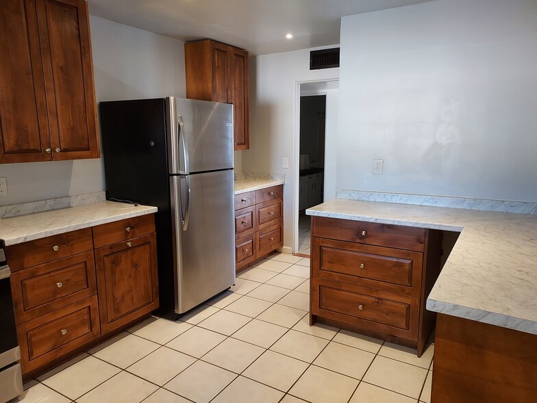 Kitchen - 5917 E 4th St