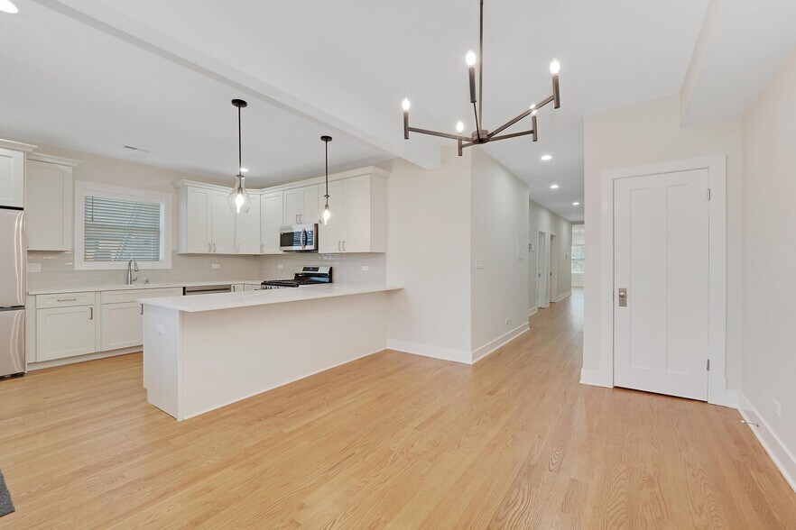 Building Photo - 3712 N Troy St