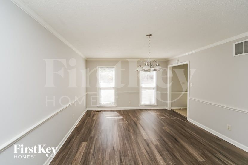 Building Photo - 2220 Nutbush Pl