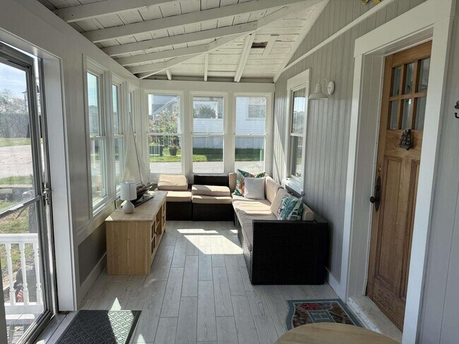 Building Photo - 7 Williams St