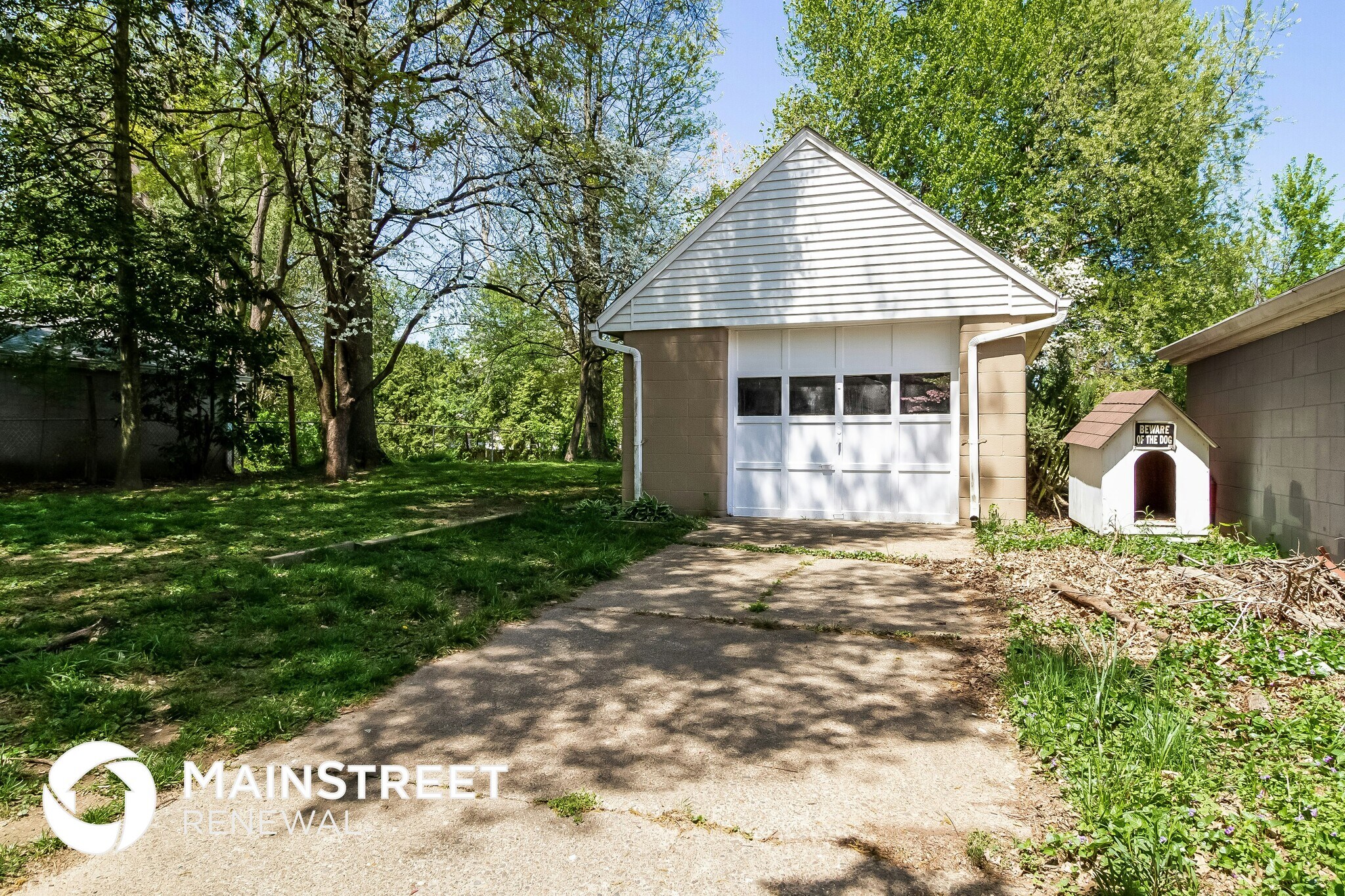 Building Photo - 4620 Hillside Dr