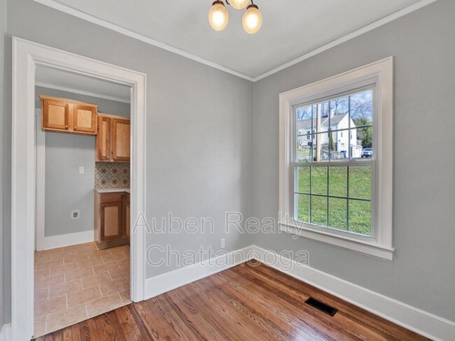 Building Photo - 118 Pinehurst Ave