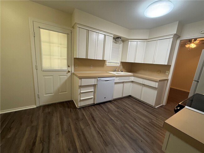 Building Photo - 1406 Willard St