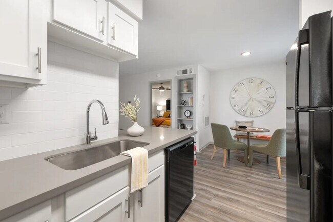 Primary Photo - 2800 Ashford Trail Dr