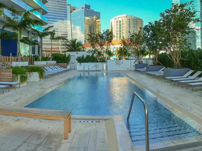 Building Photo - 1300 Brickell Bay Dr