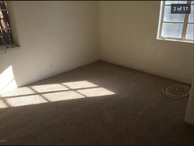 Building Photo - 2 Bed / 1 Bath Home