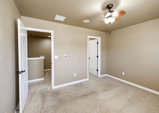 Building Photo - Westside 3 Bed Townhouse in Gold Hill Mesa