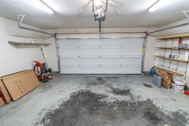 Building Photo - 18611 Woodbreeze Dr