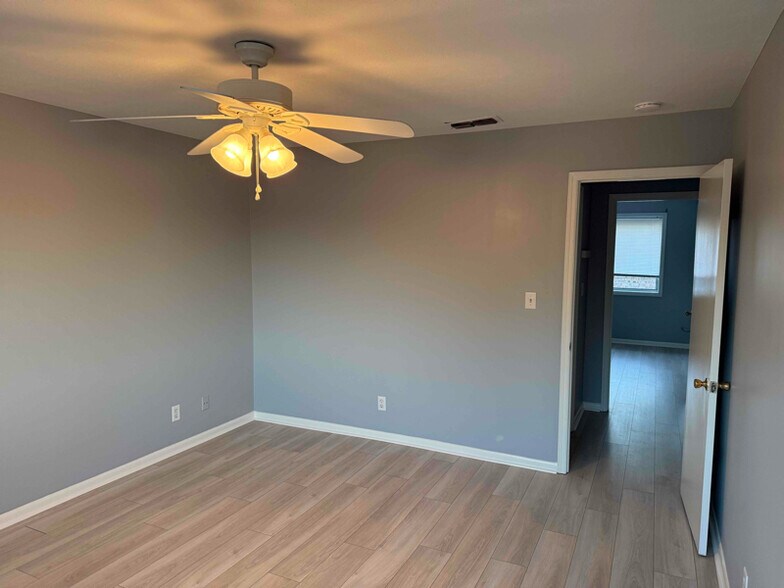 Building Photo - 2501 Nottingham Way