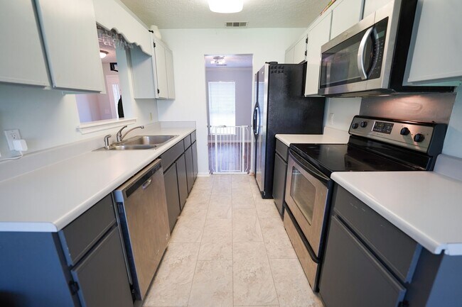 Building Photo - Coming Available!