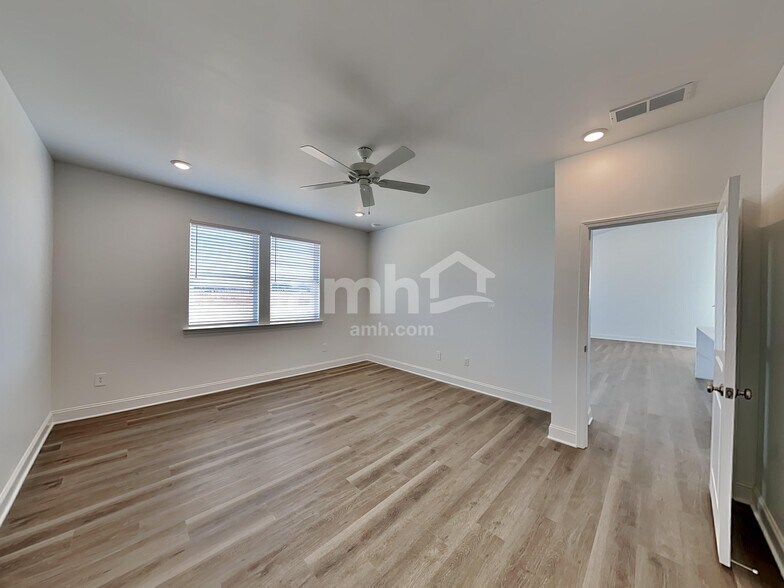 Building Photo - 204 Chase Ln