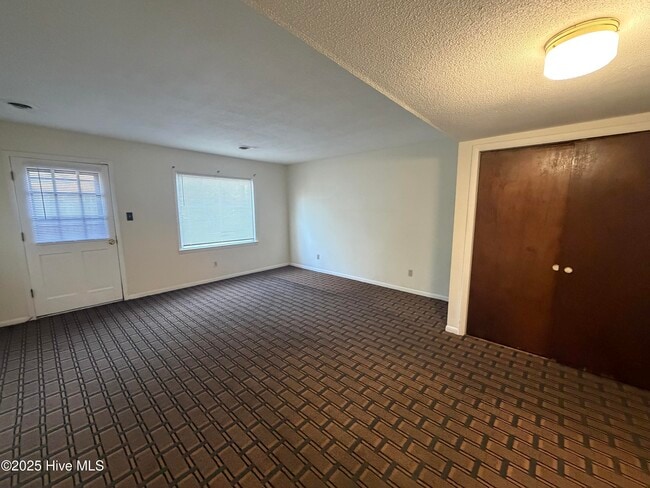 Building Photo - 133 Stratton Pl