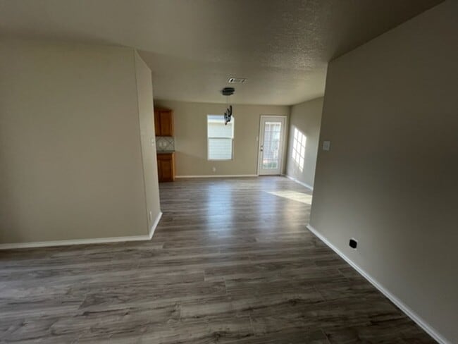 Building Photo - Move-in Ready 3-Bed, 2-Bath Home in Riposa Vita! (SE San Antonio)