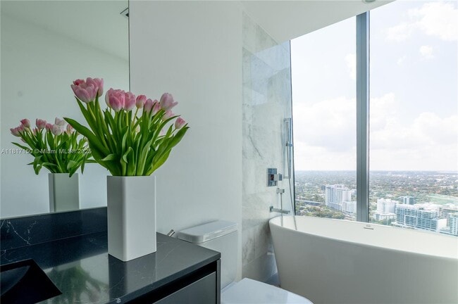 Building Photo - 1451 Brickell Ave