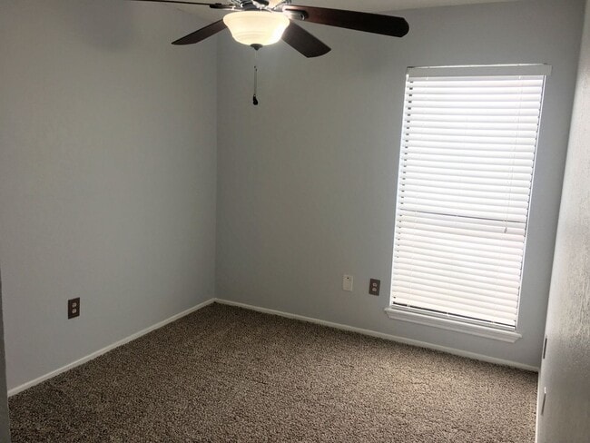 Building Photo - 2924 St Joseph St