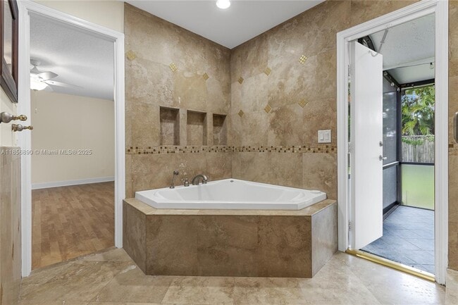 Building Photo - 15800 Surrey Cir