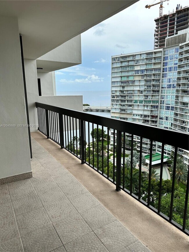 Building Photo - 2333 Brickell Ave