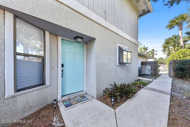 Building Photo - 512 10th Pl S