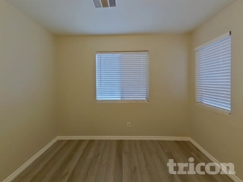 Building Photo - 7024 N 77th Dr