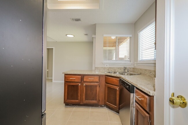 Building Photo - 16919 Amidon Dr
