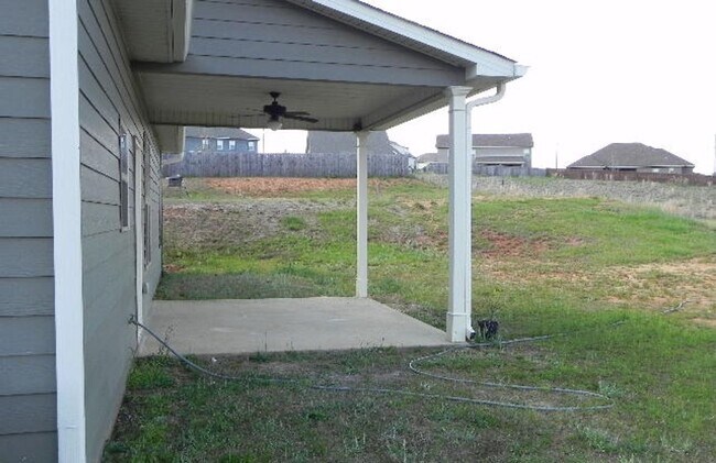 Building Photo - 4 Bedroom - Near Ft Moore