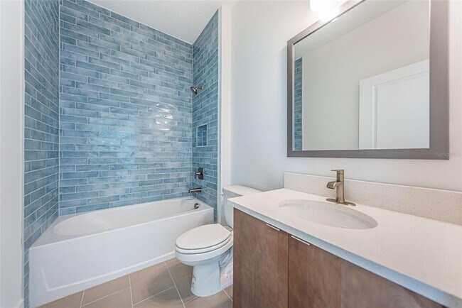 Building Photo - 1701 25th Ave N