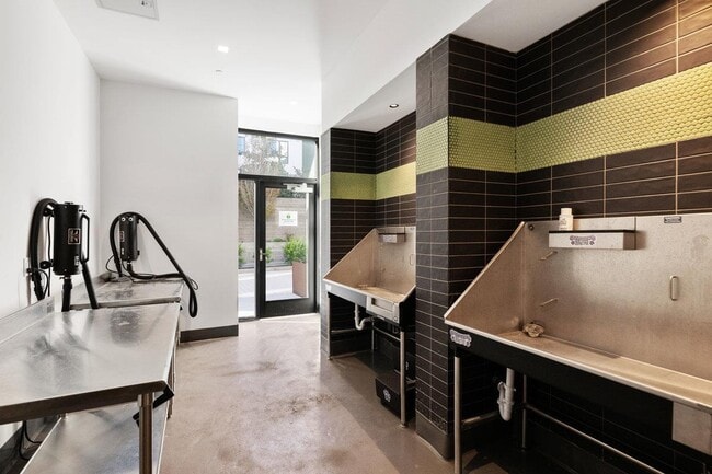 Building Photo - 52 Kirkwood Ave