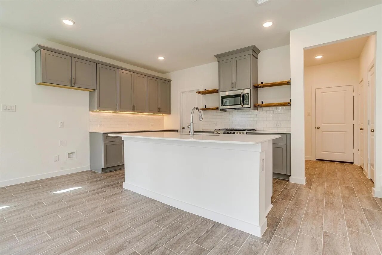 Kitchen - 4524 Hogans Alley Dr