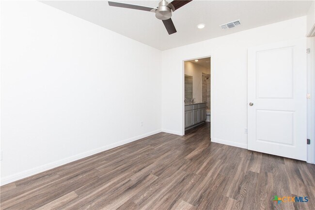 Building Photo - 5815 Betty Lou Dr