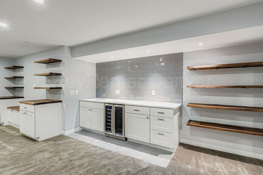 Building Photo - 6408 Zang St