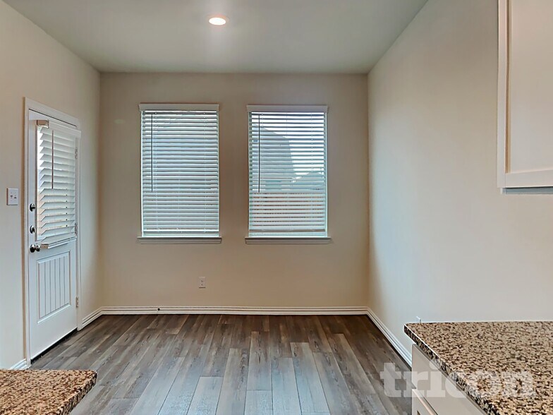 Building Photo - 2401 Lalun Lane