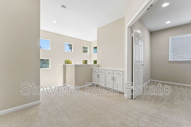 Building Photo - 137 Woodcrest Dr