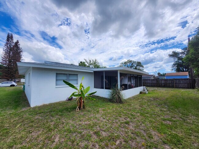 Building Photo - 2521 Tomoka Ave