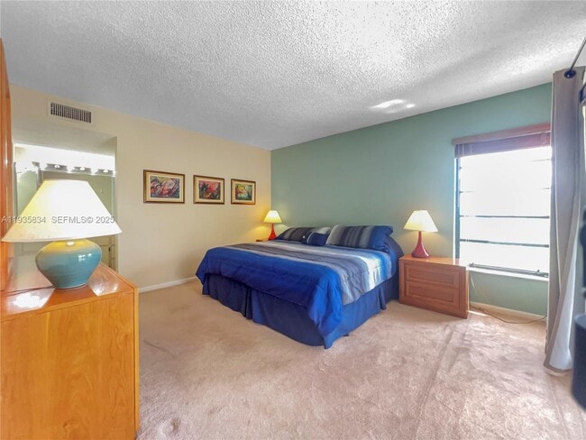 Building Photo - 9255 SW 125th Ave