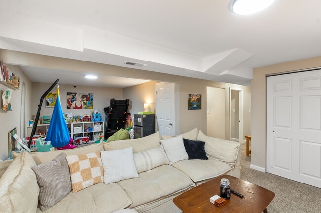 Building Photo - 3040 Garland Terrace