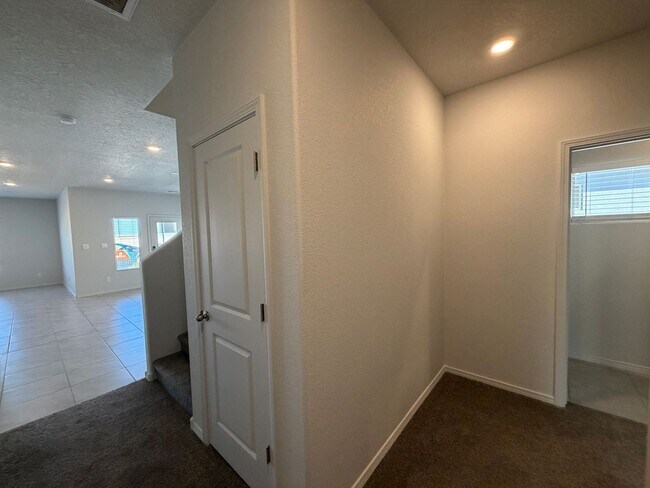 Building Photo - 6118 Chicago Dr SE