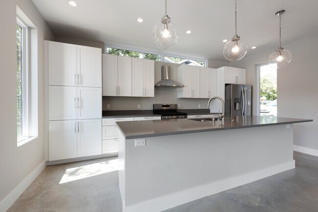 Building Photo - 3107 Walling Dr