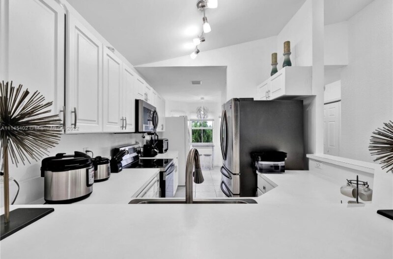 Building Photo - 13721 SW 119th Ave