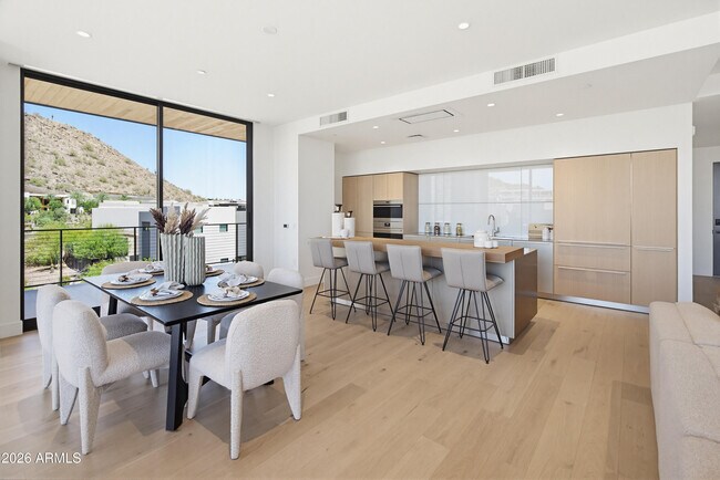 Building Photo - 4849 N Camelback Rdg Dr
