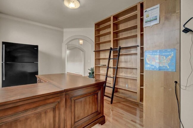 Building Photo - 5235 Bancroft Heights