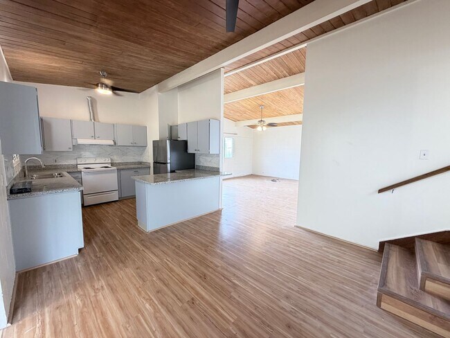 Building Photo - 1427 Puanakau St